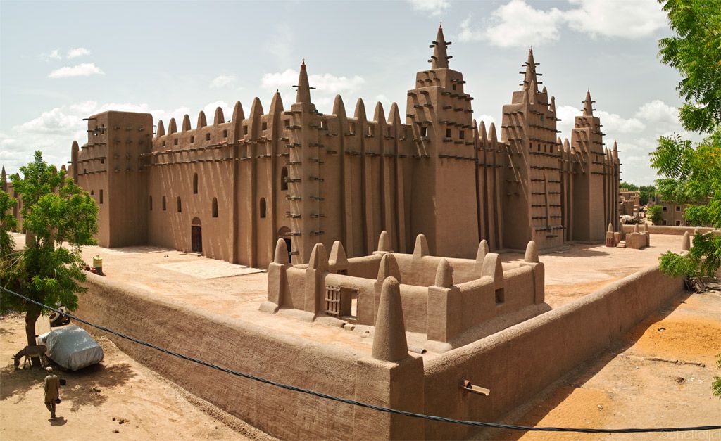 Мечеть Дженне вид сбоку
