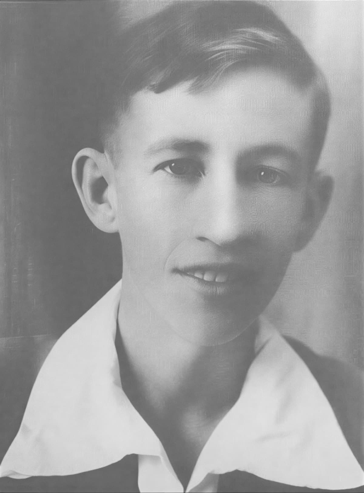 Константин Феоктистов в юности 1940-е годы