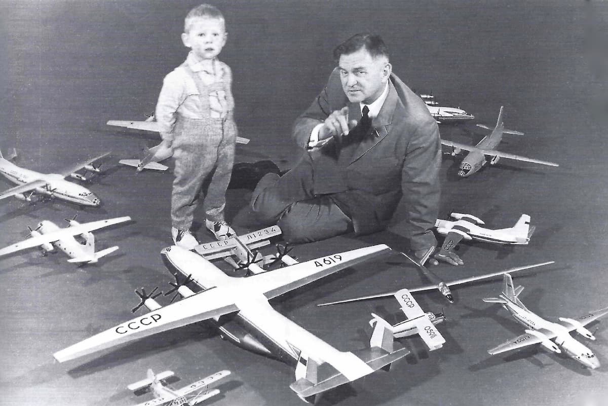 Олег Антонов авиаконструктор биография создатель самолета Ан-2
