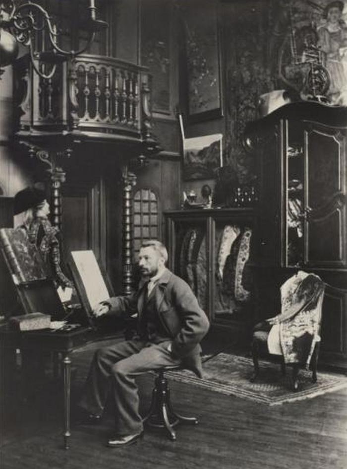 Морис Лелуар в рабочем кабинете, фотопортрет