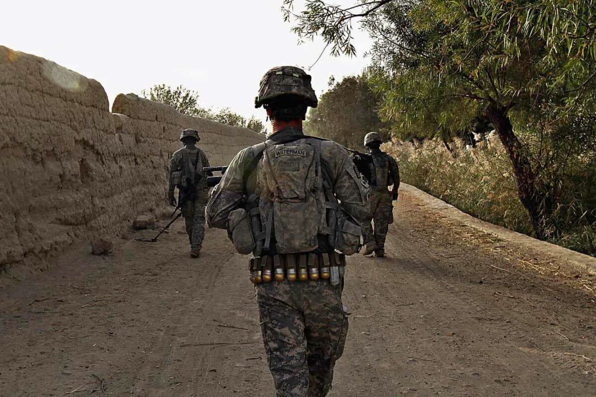 Саперы на разминировании в Кандагаре