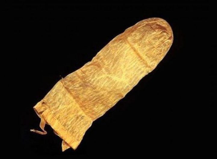 Средневековый презерватив из овечьего кишечника музейный экспонат