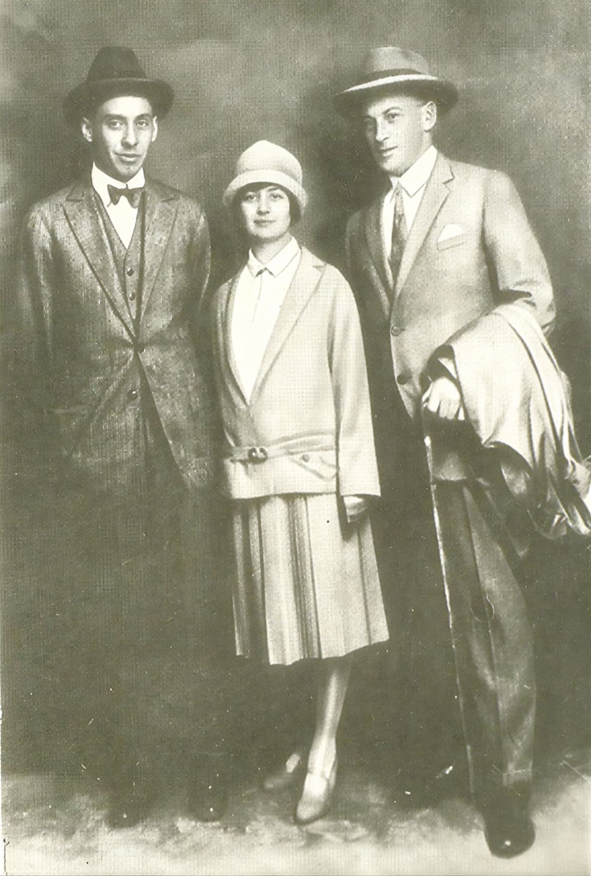 Bigpicture ru at the congress in berlin 1927. from left to right &ndash; v. a. engelhardt, z. v. ermolyeva, l. a. zilber 1