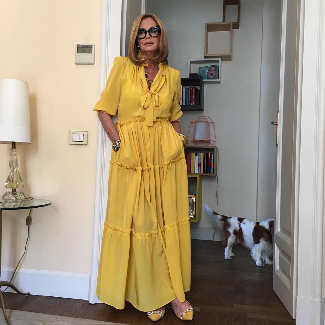 Монохромный look жёлтый тон итальянка стиль зрелый возраст мода