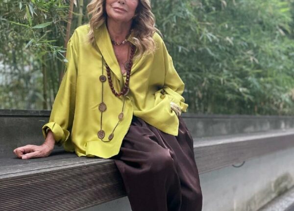 «Мне за 70, и я одеваюсь так, что мои фото расходятся по миру»: 9 правил стиля от Росселлы Джардини