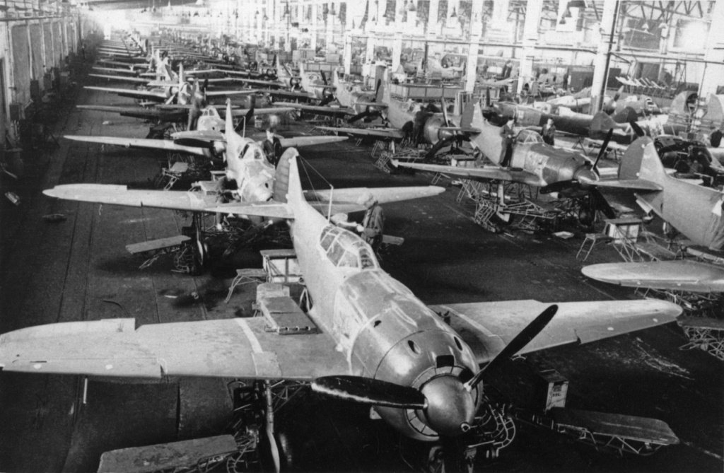 Сталинскую премию женщины-ученые потратили на постройку истребителя Ла-5. 