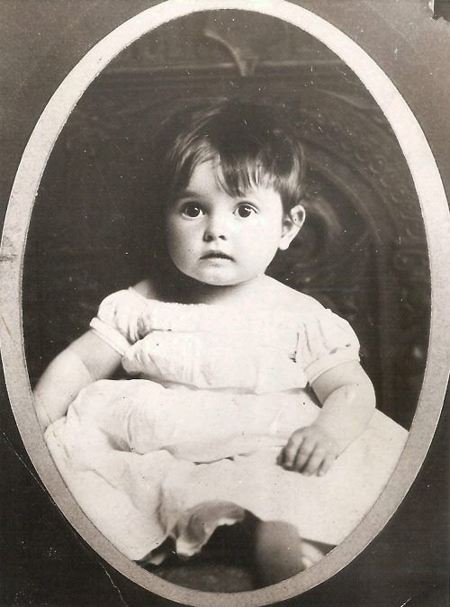 Клара Боу в годовалом возрасте чёрно-белая фотография