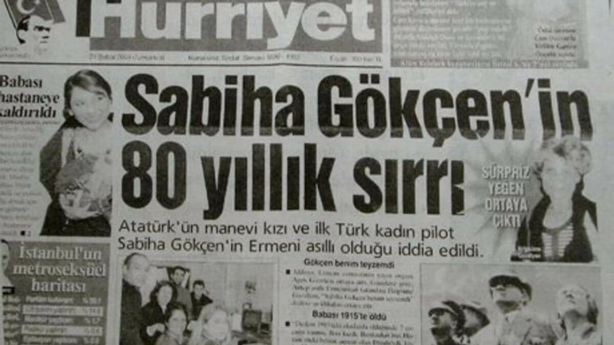 Газетная полоса Hurriyet с заголовком о тайне Сабихи Гёкчен и фотографиями