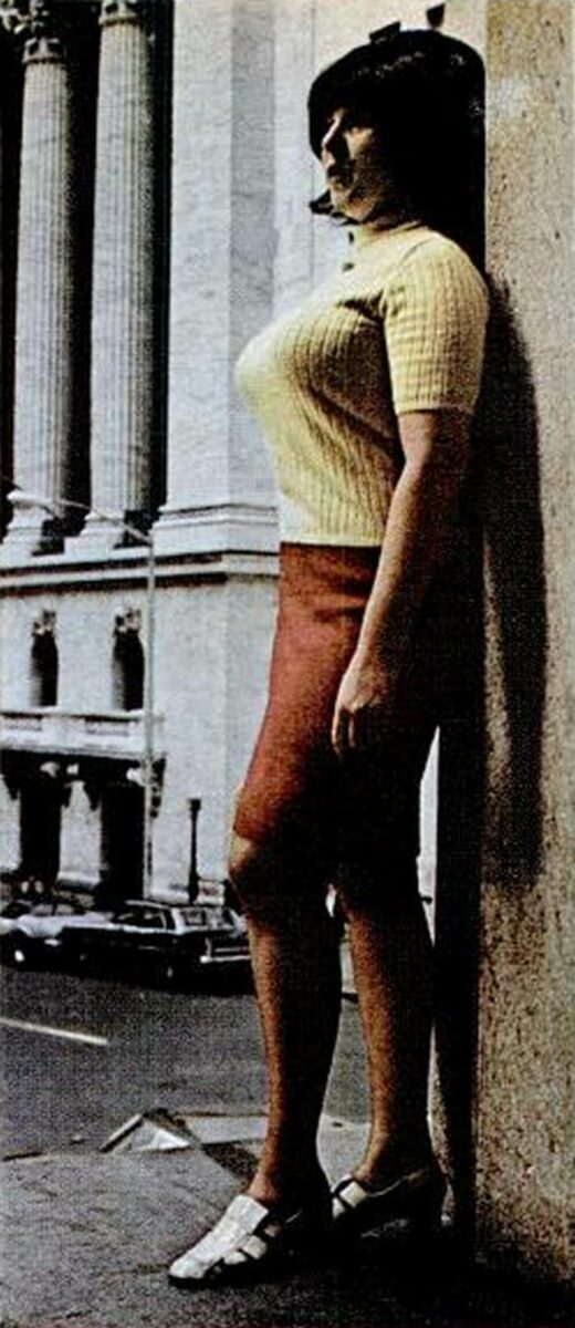 Франсин Готтфрид в обтягивающем свитере портрет sweater girl 1968