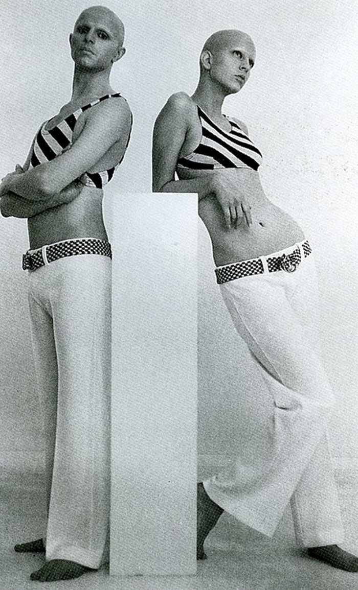 Модели обоего пола бритые головы одинаковая одежда унисекс Гернрайх