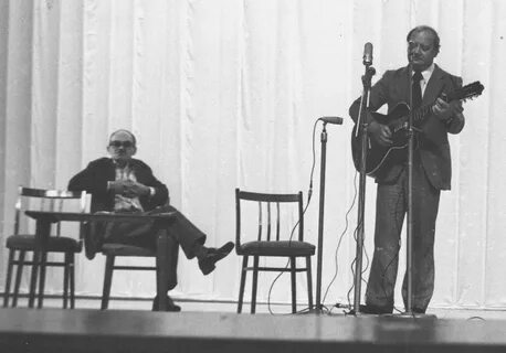 Булат Окуджава и Юрий Визбор &mdash; знаменитые барды СССР, которым приписывали авторство песни Как здорово