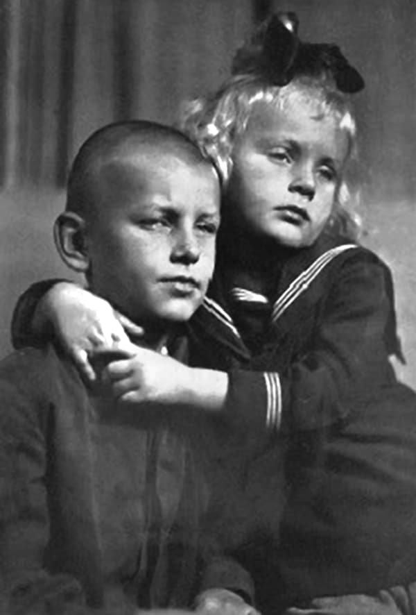 Алла с братом