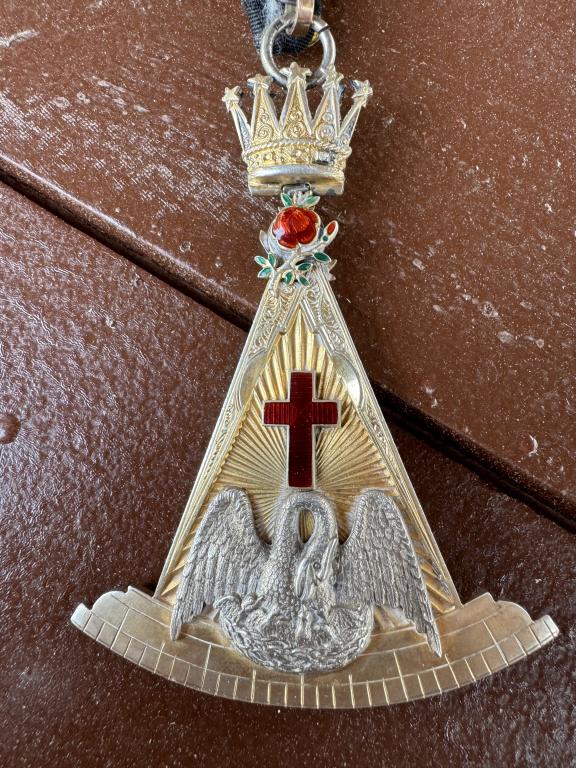 Масонский орден Розы и Креста &mdash; знак из серебра, золота и эмали