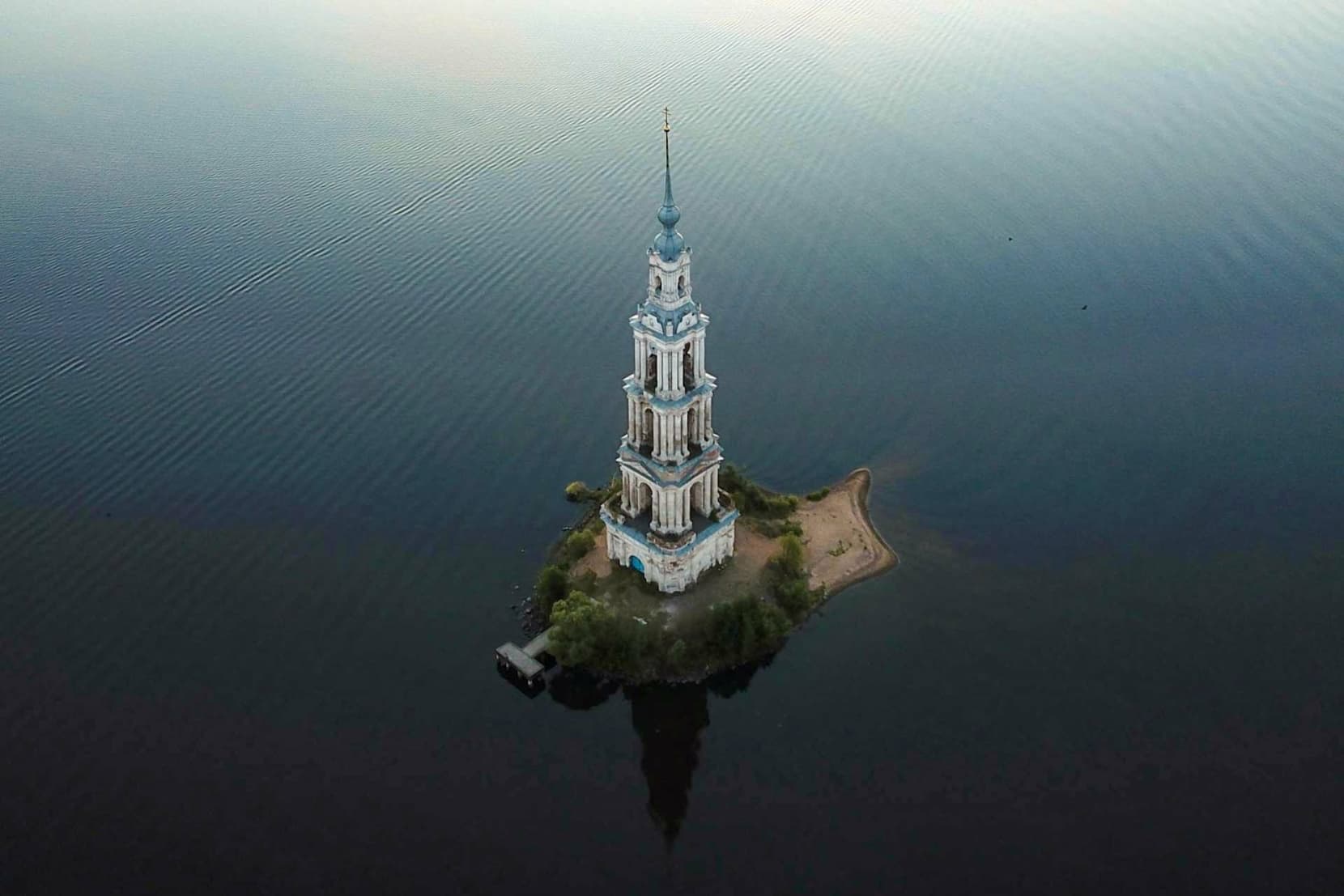 Bigpicture ru ostrovok 2 kolokolnya v kalyazine 1660x1107 1