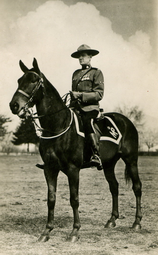 Констебль Королевской канадской конной полиции в служебной форме, ретро фото