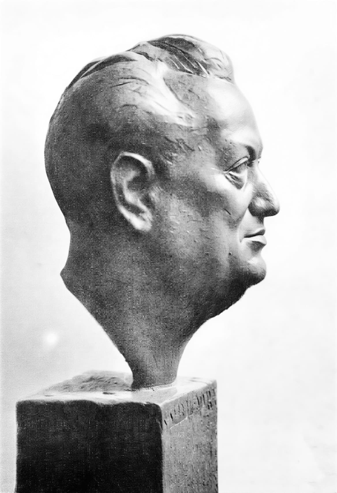 Скульптурный портрет Рудольфа фон Зеботтендорфа бюст