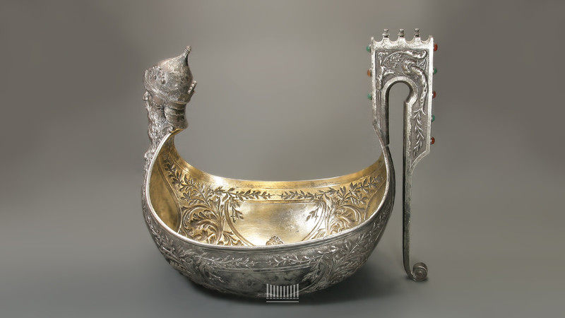 Наградной серебряный ковш фабрики Овчинникова с головой витязя в древнерусском стиле