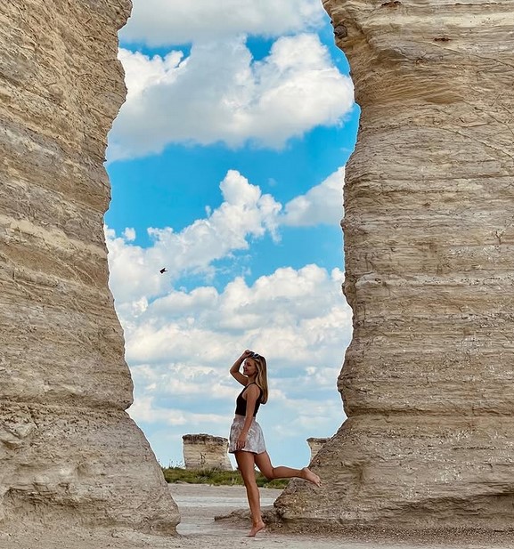 Габби Петито на фоне красивого пейзажа — фото из инстаграма