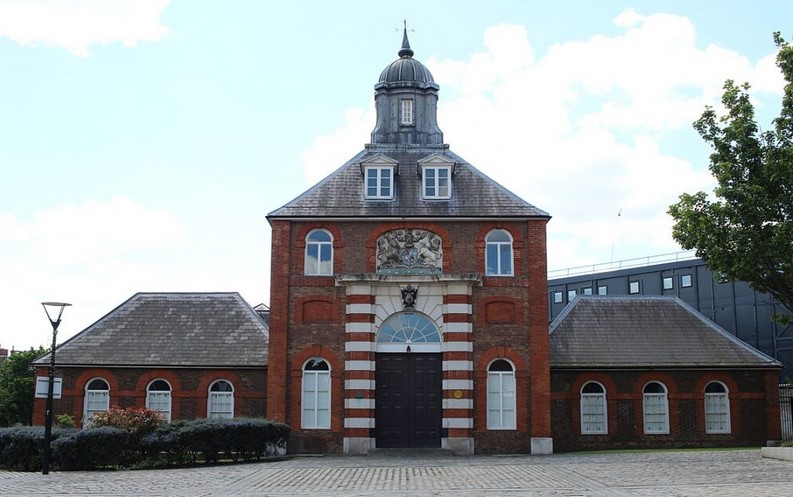 Королевский арсенал в Вулвиче &mdash; место работы шпионской сети, связанной с Мелитой Норвуд