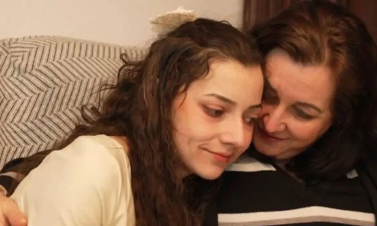 Ноэлия Кастильо Рамос с матерью Йоландой во время интервью Antena 3