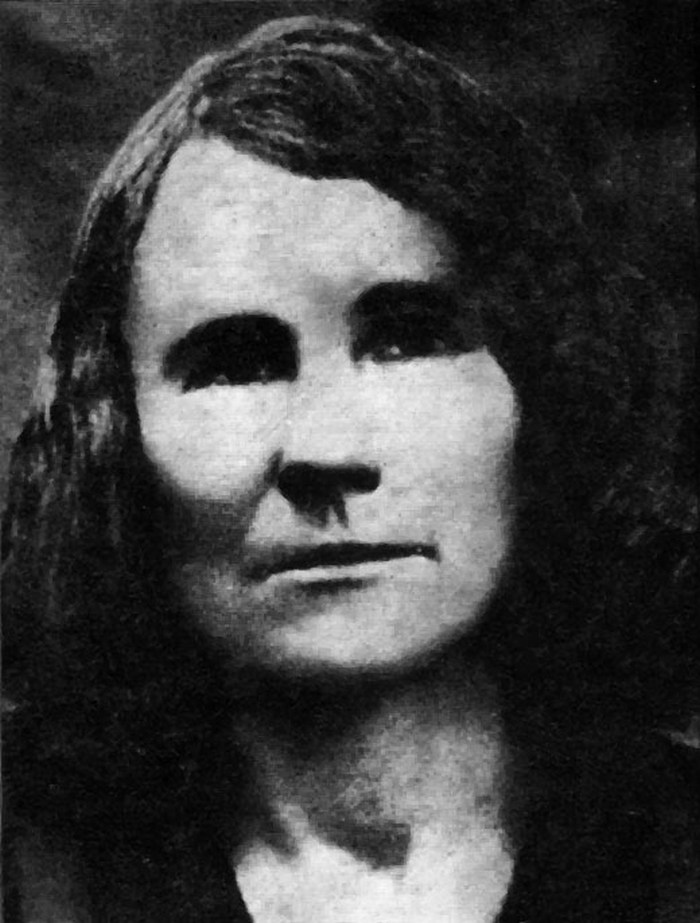 Единственная сохранившаяся фотография Алёны Киш &mdash; выцветший паспортный снимок