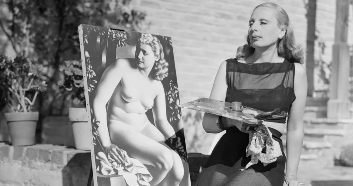 Тамара де Лемпицка за работой в мастерской