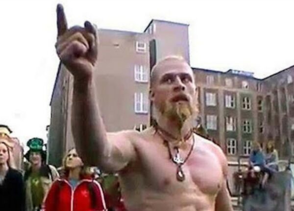 Fuckparade и Техновикинг: как берлинский рейв 2000 года породил культовый интернет-мем