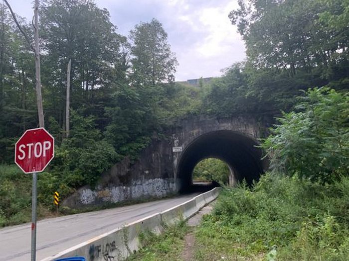 Тоннель Зелёного человека на Piney Fork Road, округ Бивер, Пенсильвания
