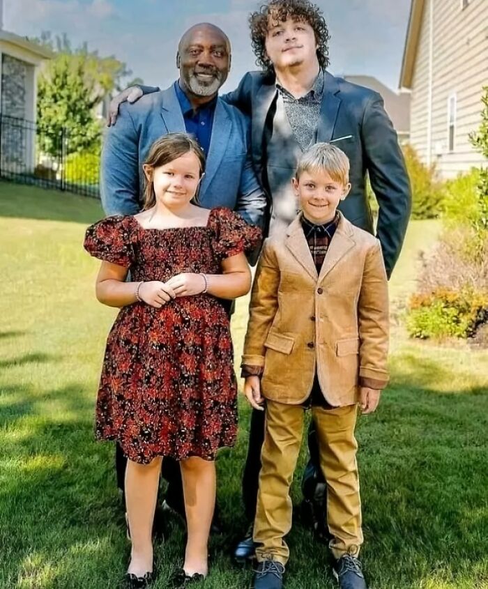 Питер Мутабази — приёмный отец из Уганды, усыновивший брошенного в больнице мальчика Тони