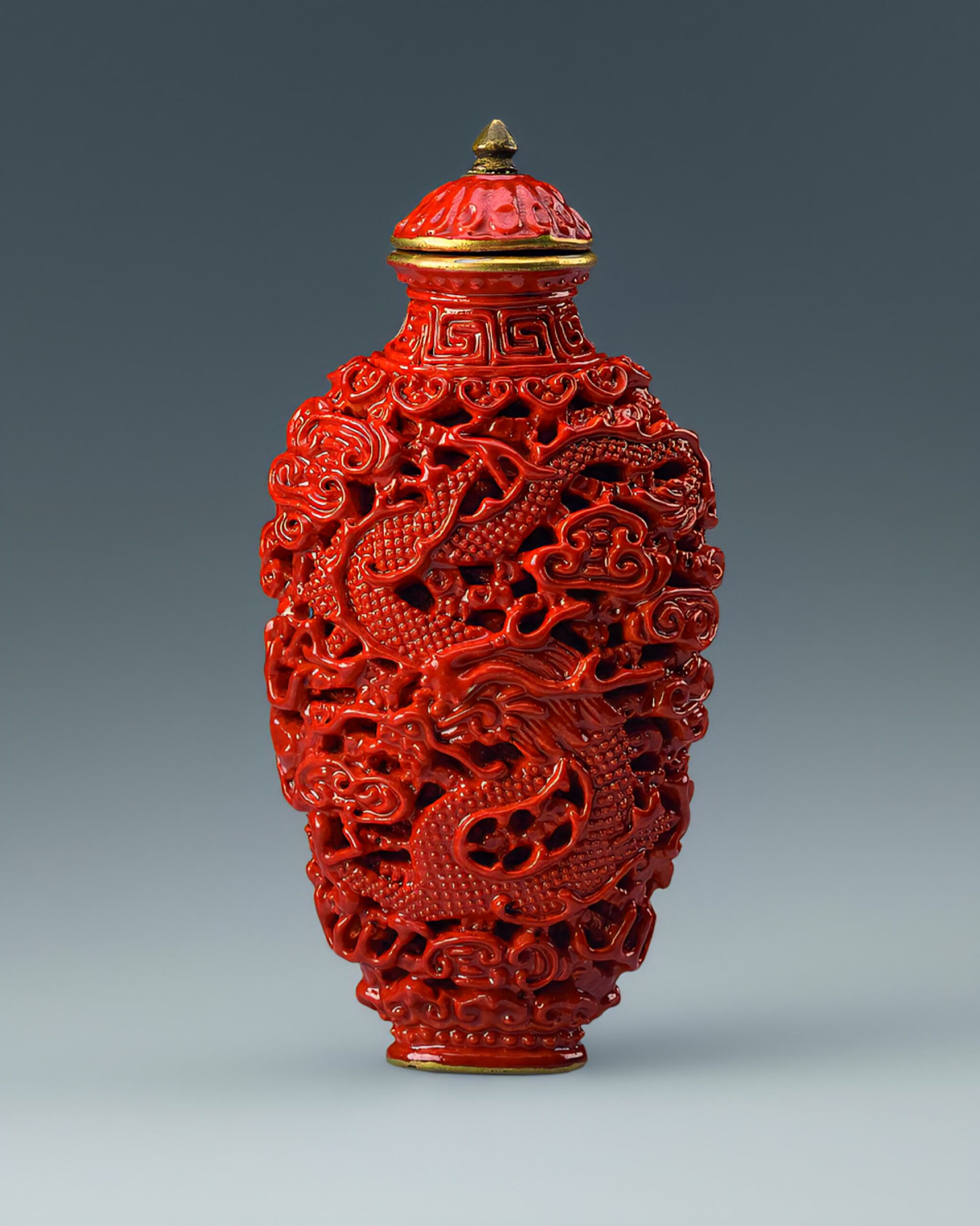 Красная резная фарфоровая нюхательная бутылочка Цин