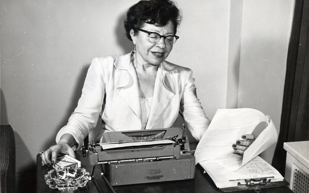 Полли Адлер работает над мемуарами книга 1953 год