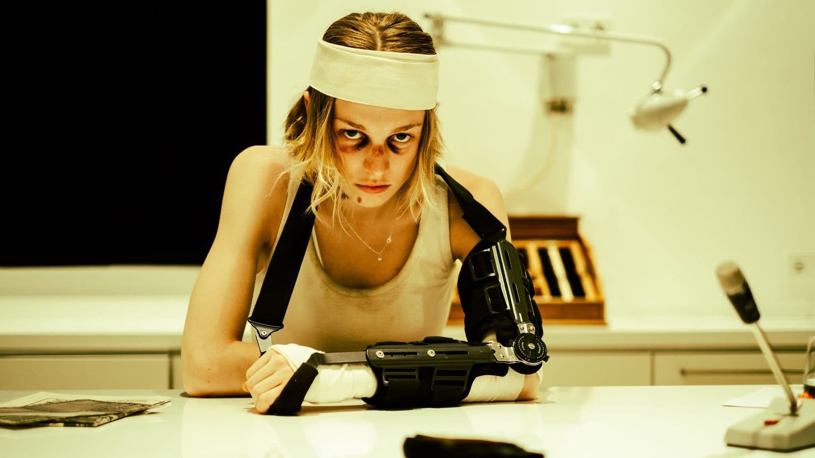 Хантер Шефер в фильме Кукушка 2024 — хоррор Тильмана Зингера