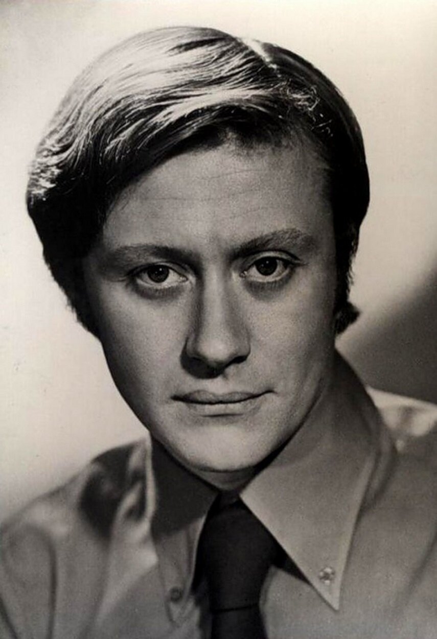 Портрет молодого Андрея Миронова 1960-е годы, актёр с прической и в пиджаке модного фасона