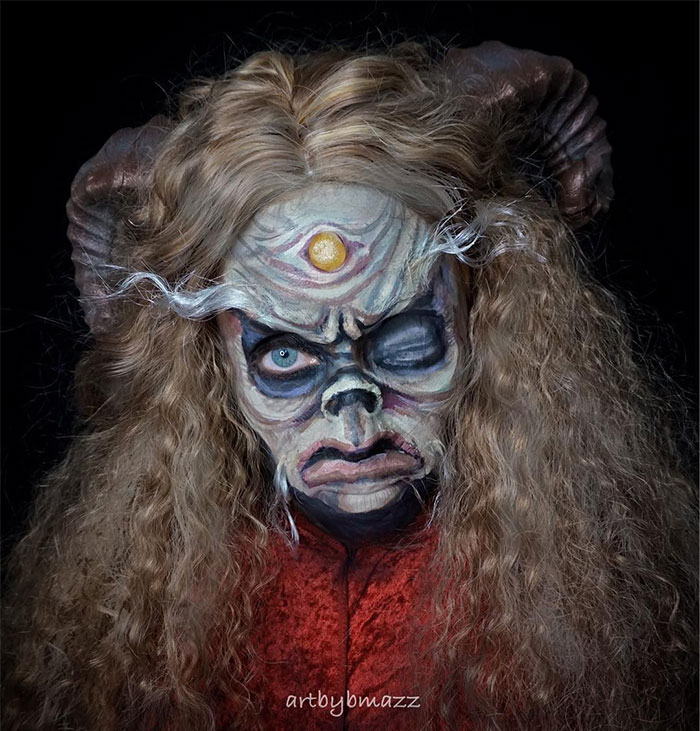 Бренна Маццони в образе Огры из фантастического фильма &laquo;Тёмный кристалл&raquo;