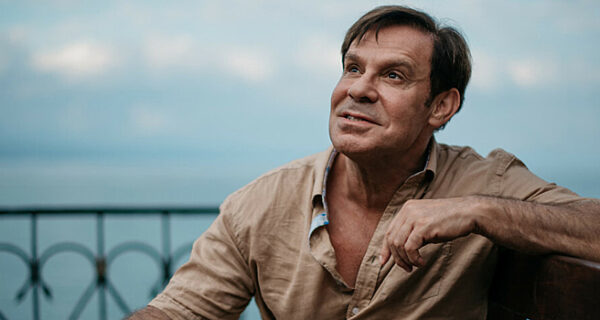 Родился в посёлке, которого больше нет: как мальчик с Колымы стал качком и звездой