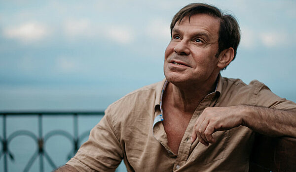 Родился в посёлке, которого больше нет: как мальчик с Колымы стал качком и звездой