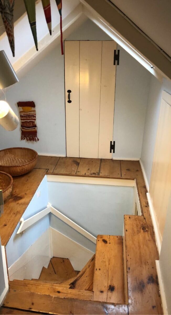 Очень крутая наружная лестница