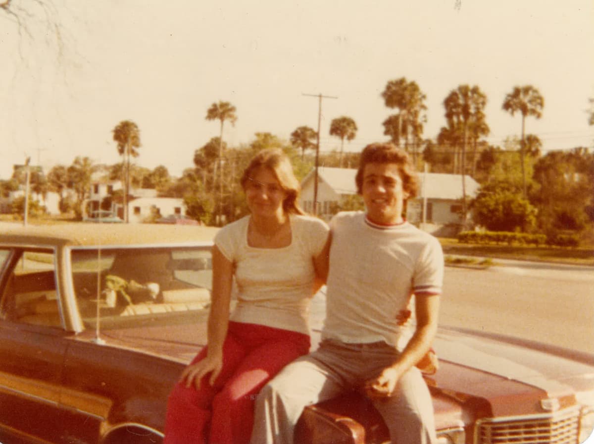 Тина и Дин на автомобиле — последние счастливые месяцы до встречи с сектой