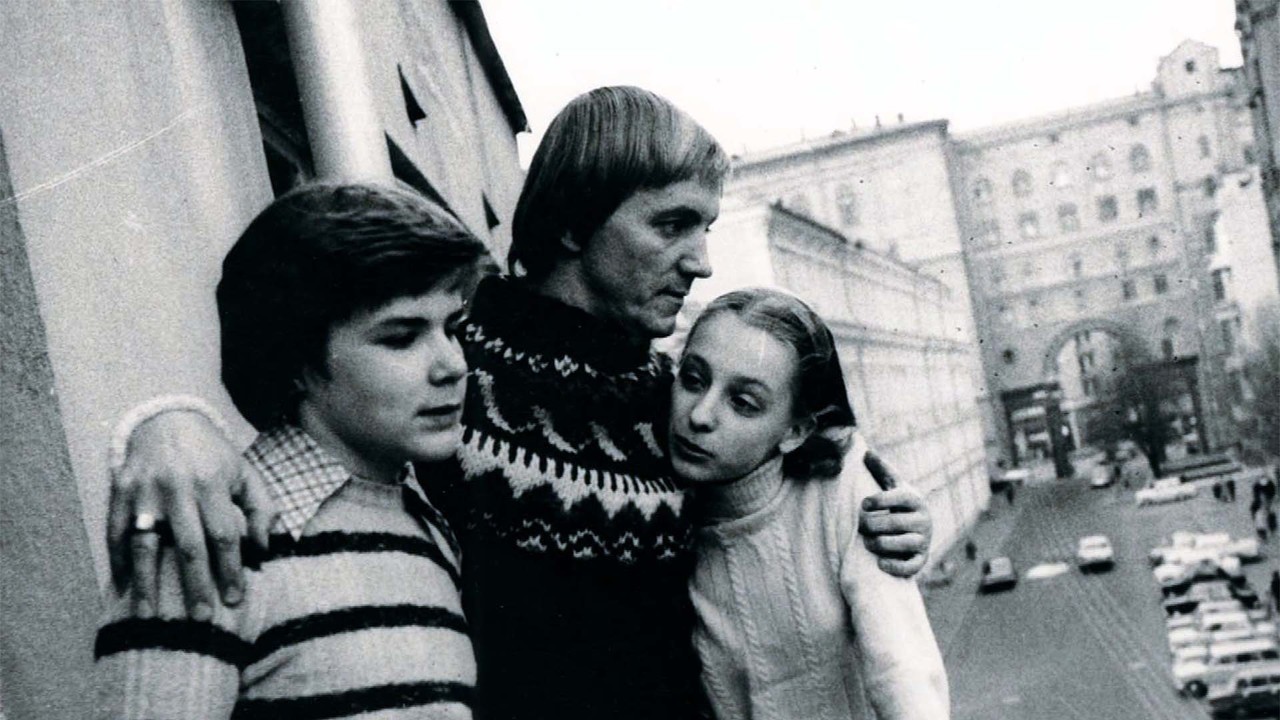 Марис Лиепа с детьми Андрисом и Илзе — семейное фото