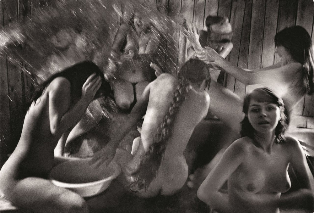 Женщины моются в бане, Челябинск 1970-е