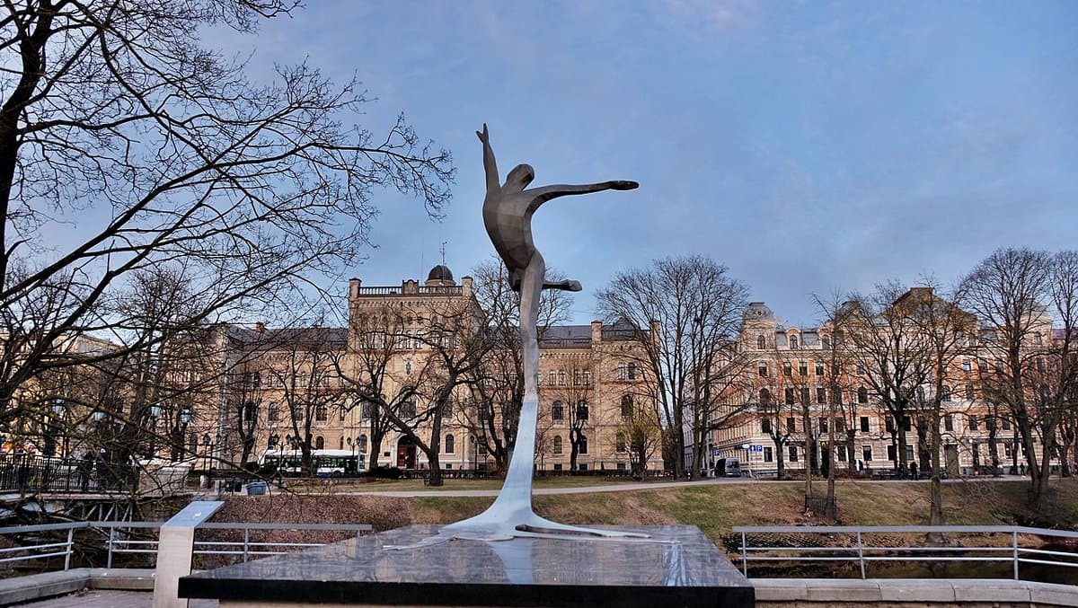 Памятник-кенотаф Марису Лиепе на Большом кладбище в Риге