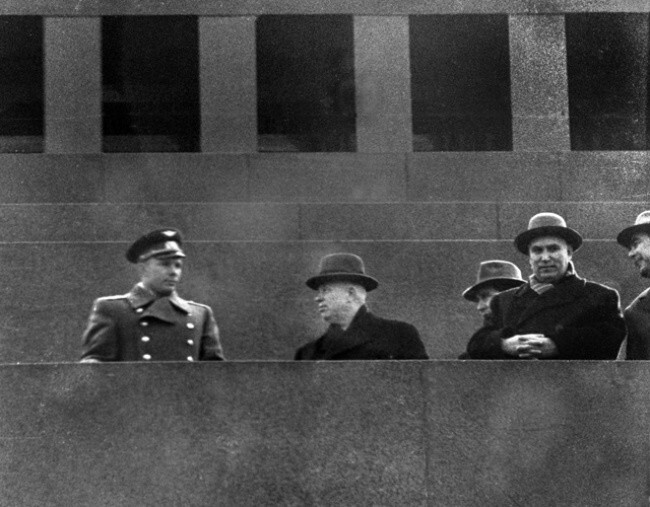 Юрий Гагарин и Никита Хрущёв &mdash; снимок школьных лет Марка Штейнбока