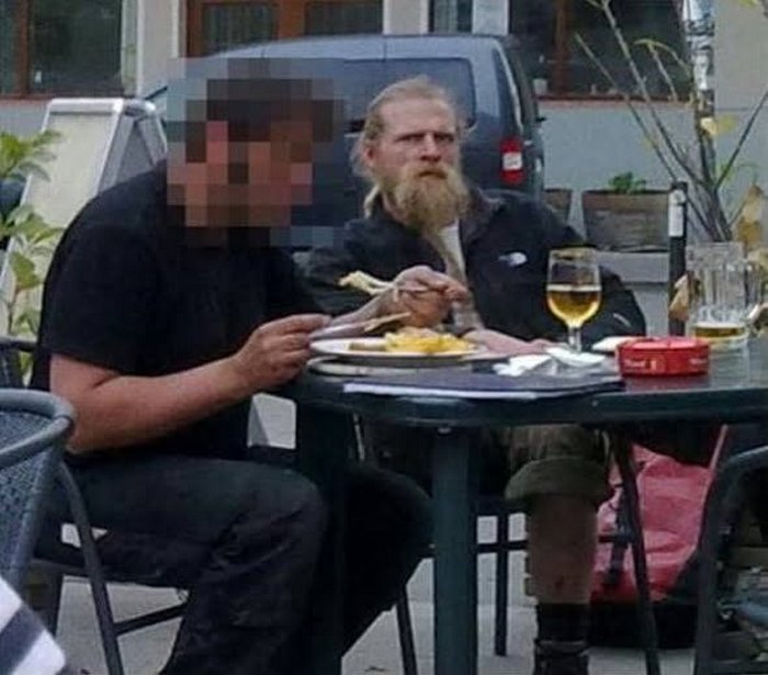 Пожилой мужчина с бородой, предположительно тот самый Техновикинг спустя годы