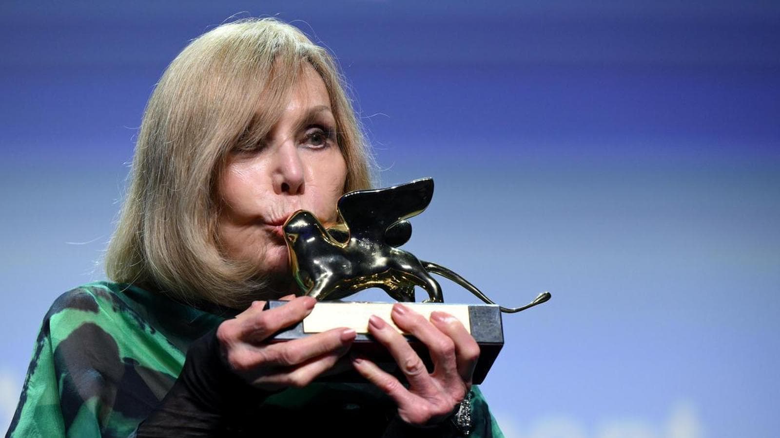 Ким Новак получает &laquo;Золотого льва&raquo; на Венецианском кинофестивале, 2025 год