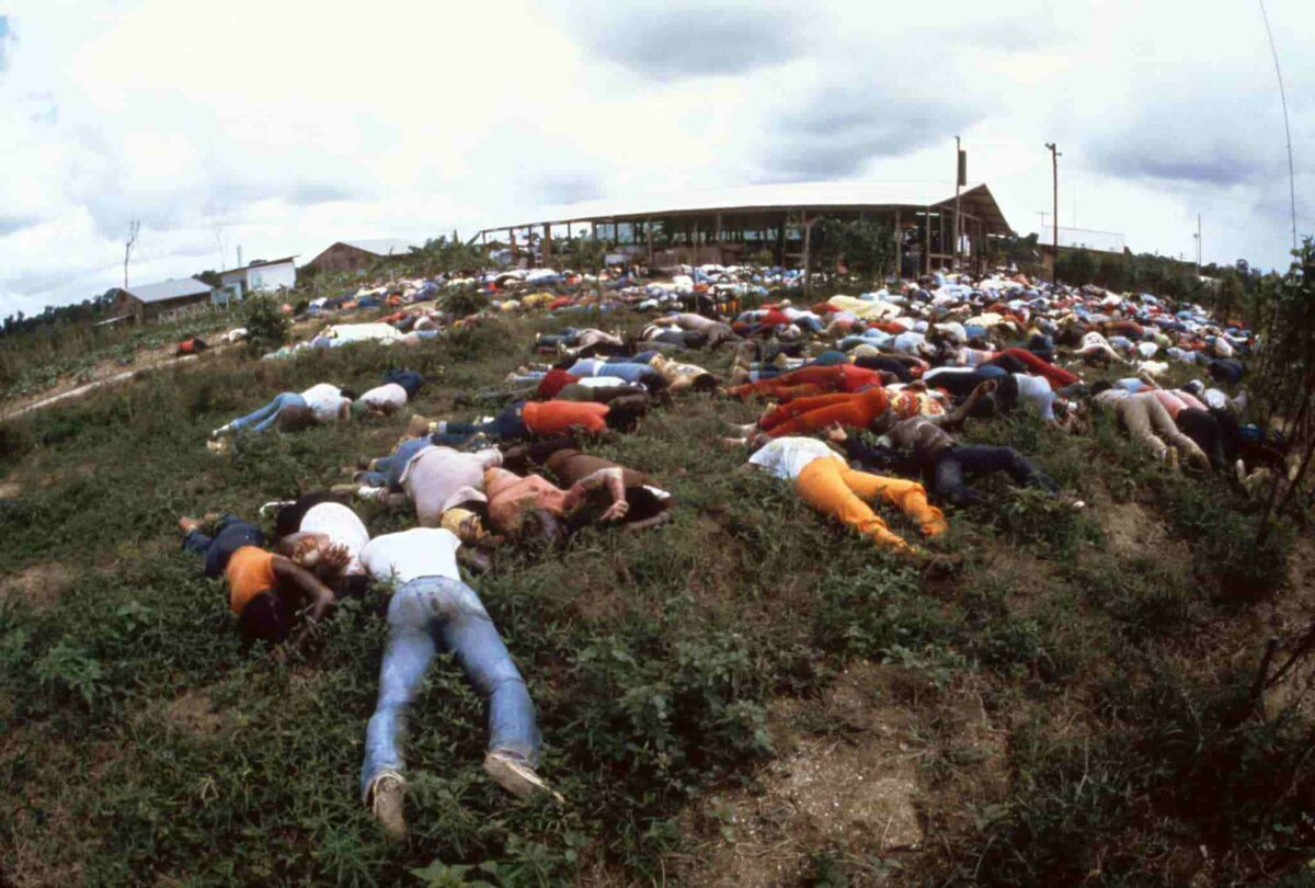 Тела членов &laquo;Храма народов&raquo; в Джонстауне, ноябрь 1978 года