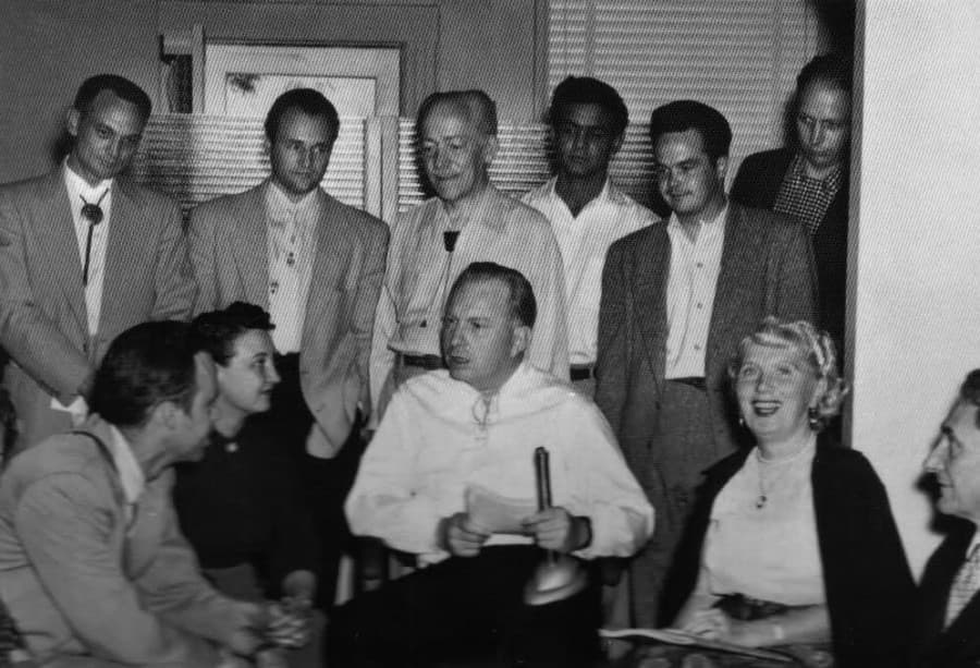 Собрание клуба дианетики в США, начало 1950-х годов