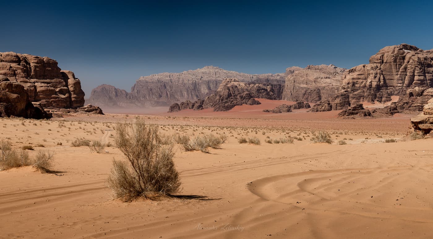 Пустынный пейзаж восточной Иордании близ Джафра