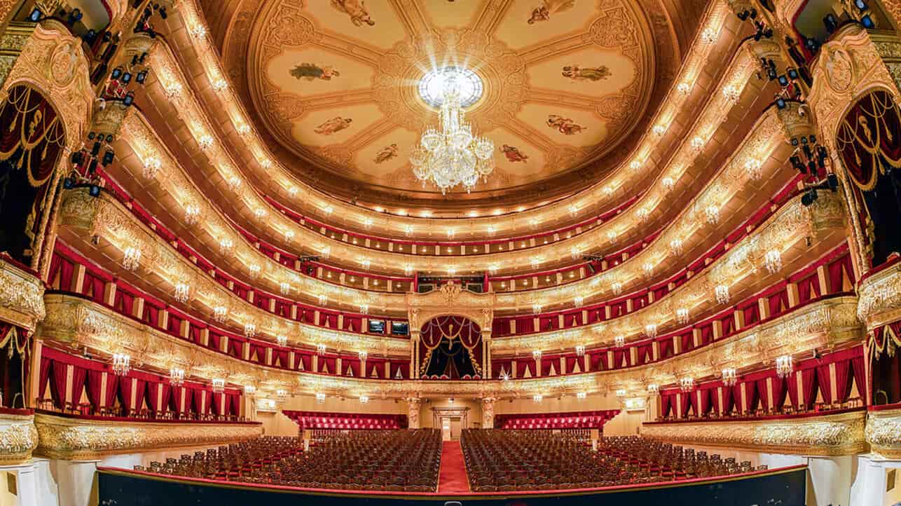 Зрительный зал Большого театра после реконструкции 2011 года, красно-золотой декор