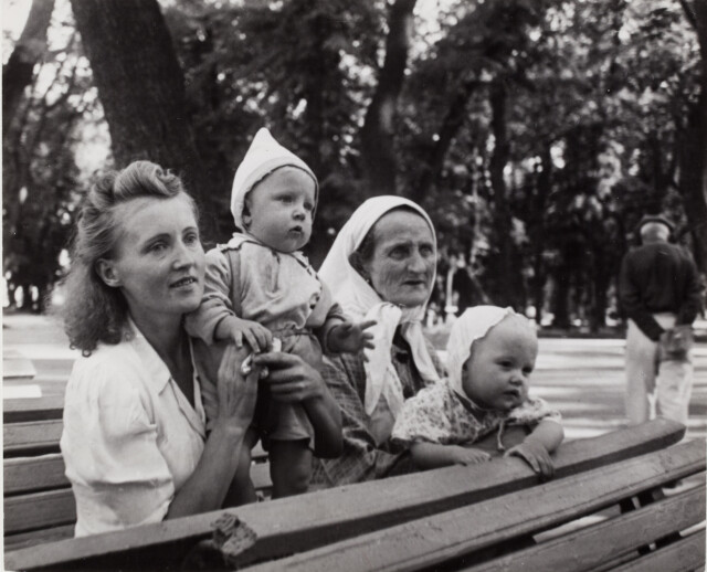 Женщины Киева 1947 &mdash; портреты горожанок в послевоенном городе