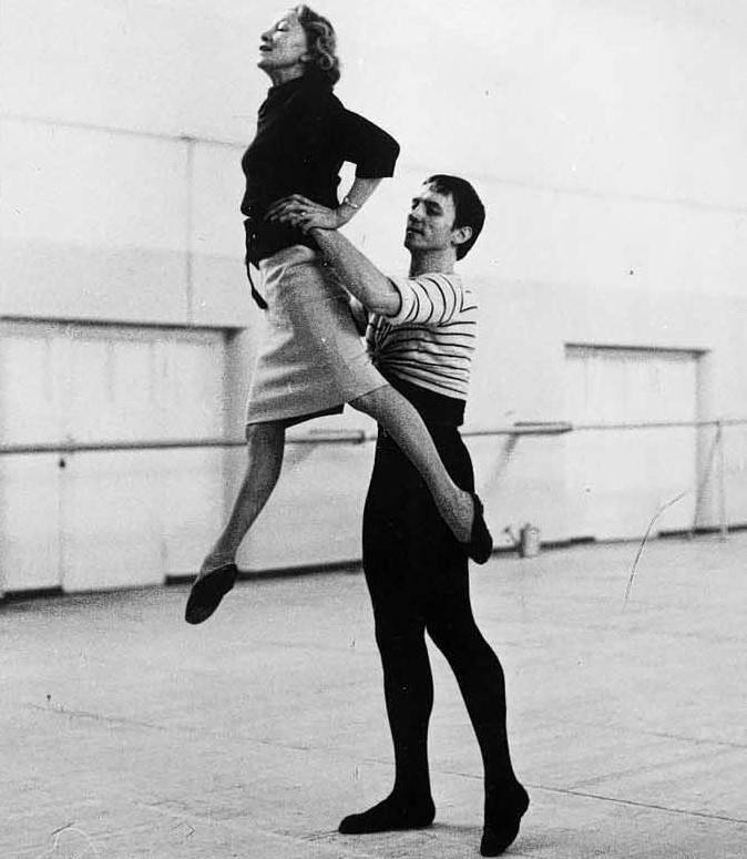 Марис Лиепа на репетиции в балетном зале, конец 1970-х